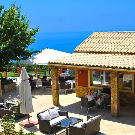 Studio Ideal For An Escape With Swimming Pool On Beach