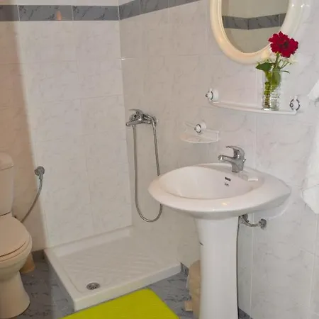 Studio Ideal For An Escape With Swimming Pool On Beach *