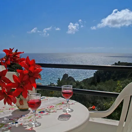 Studio Ideal For An Escape With Swimming Pool On Beach *