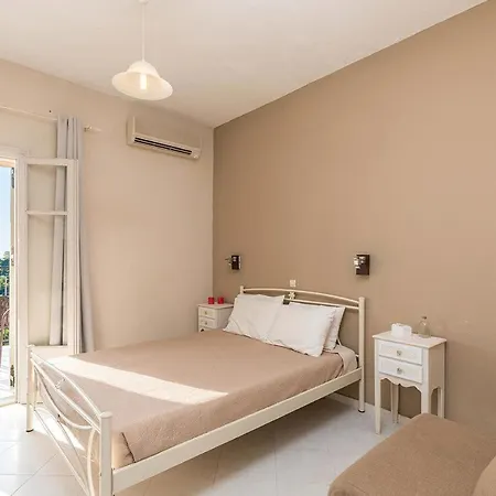 Studio Ideal For An Escape With Swimming Pool On Beach